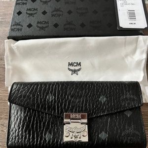 MCM CHAIN WALLET
